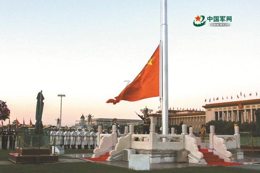 逃离昏暗下的小村
